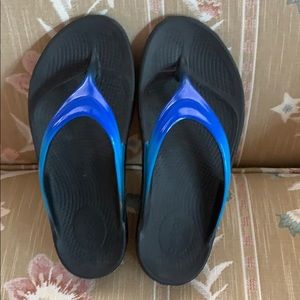 Oofos Oolala lux sandals - size 7